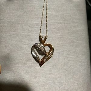 Heart shaped diamond pendant with chain